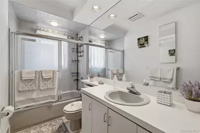 122 Irving Avenue, Floral Park, NY 11001 - Photo 23