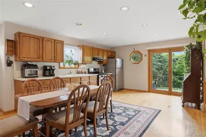 122 Irving Avenue, Floral Park, NY 11001 - Photo 9