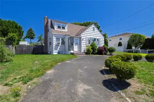 24 W Windsor Pkwy, Oceanside, NY 11572 - Photo 3