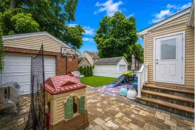 159 Iris Avenue, Floral Park, NY 11001 - Photo 25