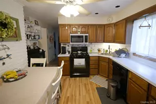 245 Sprucewood Dr, Levittown, NY 11756 - Photo 5
