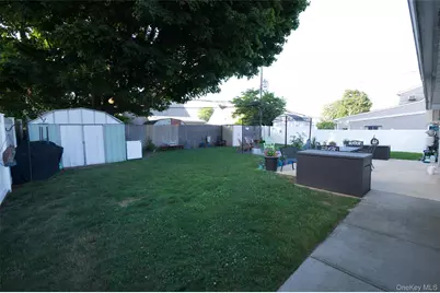 245 Sprucewood Drive, Levittown, NY 11756 - Photo 25