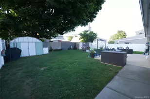 245 Sprucewood Dr, Levittown, NY 11756 - Photo 25