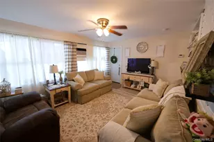 245 Sprucewood Dr, Levittown, NY 11756 - Photo 11