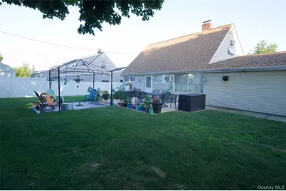 245 Sprucewood Drive, Levittown, NY 11756 - Photo 23