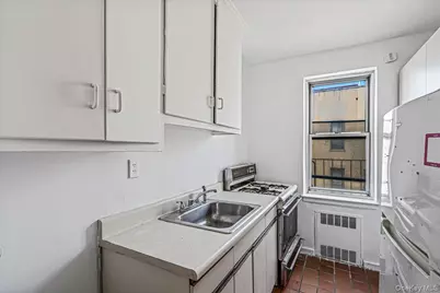 8333 Austin Street #6R, Kew Gardens, NY 14415 - Photo 13