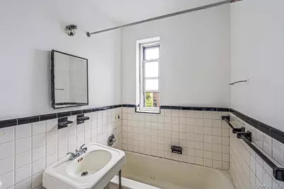 8333 Austin Street #6R, Kew Gardens, NY 14415 - Photo 21