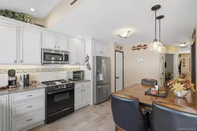 194 Willis Avenue, Floral Park, NY 11001 - Photo 11