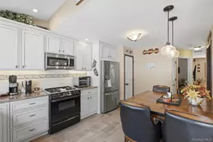 194 Willis Ave., Floral Park, NY 11001 - Photo 11