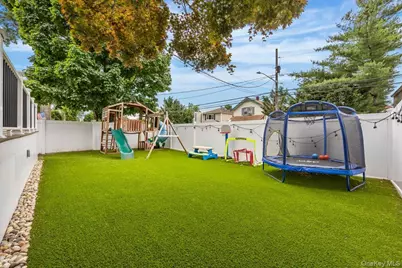 38 Driscoll Avenue, Rockville Centre, NY 11570 - Photo 21