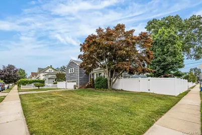 38 Driscoll Avenue, Rockville Centre, NY 11570 - Photo 3