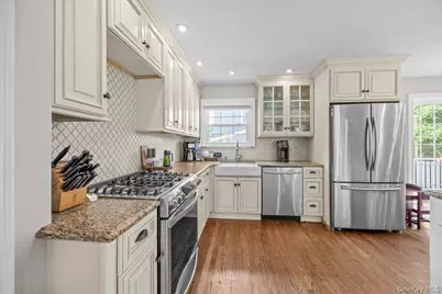 38 Driscoll Avenue, Rockville Centre, NY 11570 - Photo 9
