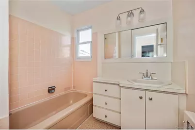 190 W Waukena Avenue, Oceanside, NY 11572 - Photo 13