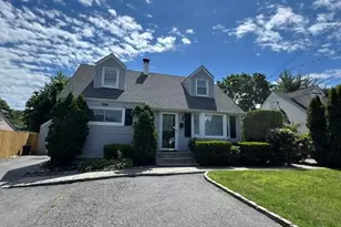277 Jackson Ave, Syosset, NY 11791 - Photo 25