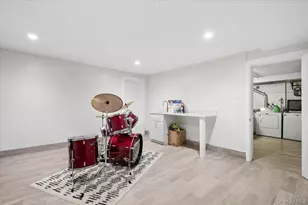 54 Park Cir, White Plains, NY 10603 - Photo 33