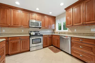 11 Cliftwood Drive, Huntington, NY 11743 - Photo 9