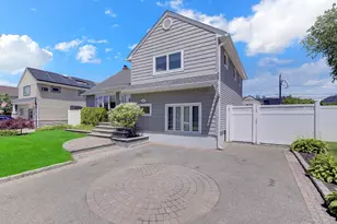 6 Oxford Ave, Massapequa, NY 11758 - Photo 3