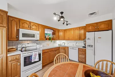 2590 Darnley Place, Yorktown Heights, NY 10598 - Photo 23