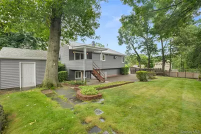 142 Mohican Avenue, Ronkonkoma, NY 11779 - Photo 3