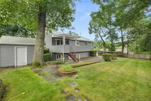 142 Mohican Ave, Ronkonkoma, NY 11779 - Photo 3