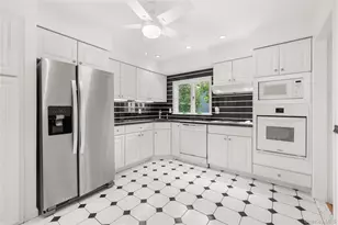 142 Mohican Ave, Ronkonkoma, NY 11779 - Photo 13