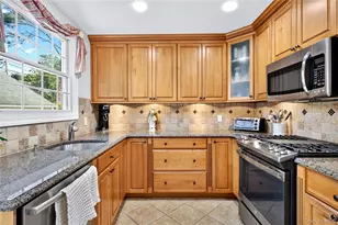 21 Travers St, Manhasset, NY 11030 - Photo 11