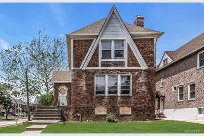 200 Bixley Heath, Lynbrook, NY 11563 - Photo 1