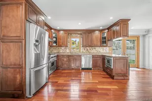 408 N Broome Ave, Lindenhurst, NY 11757 - Photo 15