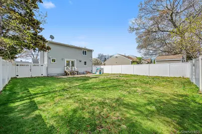 408 N Broome Avenue, Lindenhurst, NY 11757 - Photo 5