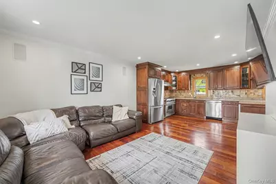 408 N Broome Avenue, Lindenhurst, NY 11757 - Photo 9