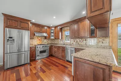 408 N Broome Avenue, Lindenhurst, NY 11757 - Photo 17