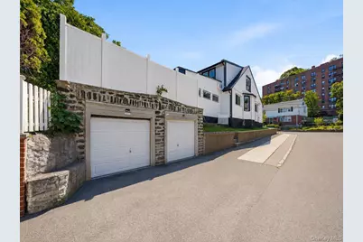 172 Crescent Place, Yonkers, NY 10704 - Photo 3