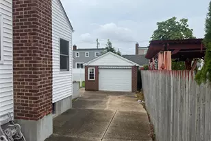 243 Pershing Pkwy, Mineola, NY 11501 - Photo 11