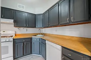 80 Fairview Cir, Middle Island, NY 11953 - Photo 9