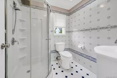 115 Young Avenue, Yonkers, NY 10710 - Photo 17