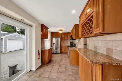 115 Young Avenue, Yonkers, NY 10710 - Photo 9
