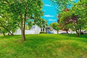 8 Van Cedar Street SE, Brentwood, NY 11717 - Photo 5