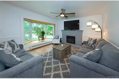 8 Van Cedar Street SE #8, Brentwood, NY 11717 - Photo 9