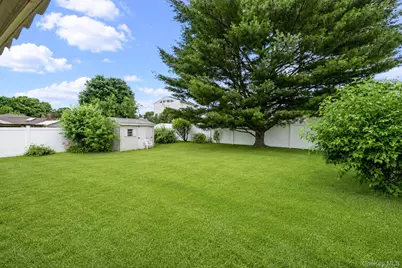 107 W Walnut Street, Farmingdale, NY 11735 - Photo 3