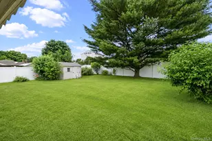 107 W Walnut St, Farmingdale, NY 11735 - Photo 3