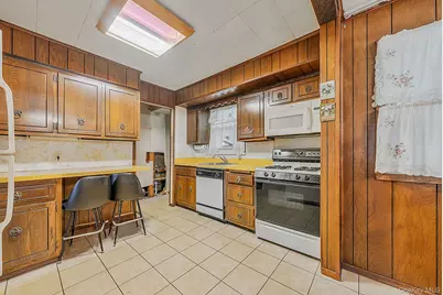 107 W Walnut Street, Farmingdale, NY 11735 - Photo 7
