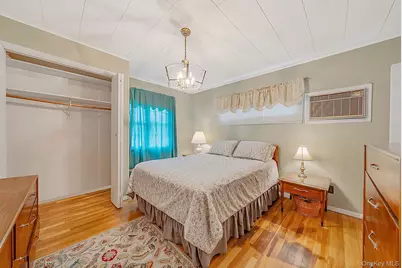 107 W Walnut Street, Farmingdale, NY 11735 - Photo 11