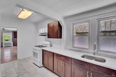 100 Irving Avenue, Floral Park, NY 11001 - Photo 7