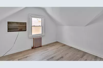 100 Irving Avenue, Floral Park, NY 11001 - Photo 13