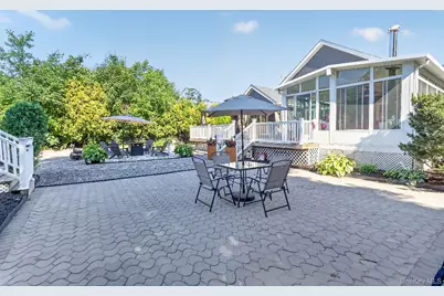 17 Woodlawn Avenue, East Moriches, NY 11940 - Photo 7