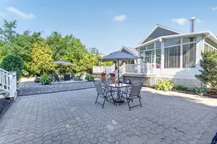17 Woodlawn Ave, East Moriches, NY 11940 - Photo 7