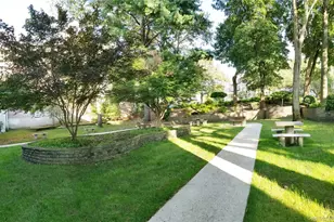 6 W Mill Dr, Great Neck, NY 11021 - Photo 29