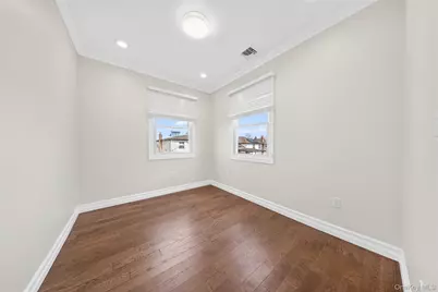 19 6th Street, New Hyde Park, NY 11040 - Photo 21