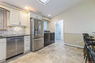 26 Huxley Ln, Ronkonkoma, NY 11779 - Photo 9