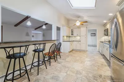 26 Huxley Lane, Ronkonkoma, NY 11779 - Photo 5